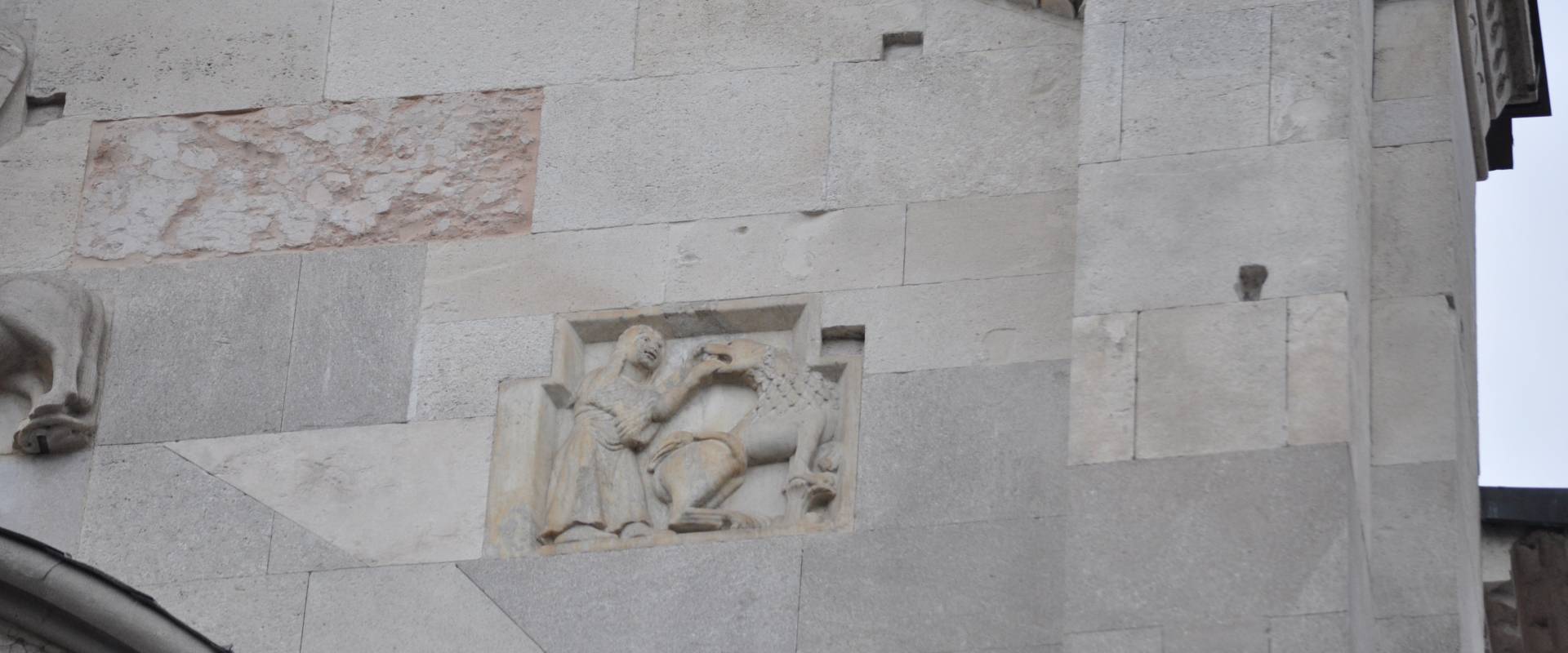Duomo modena estero facciata particolare foto di Manesti